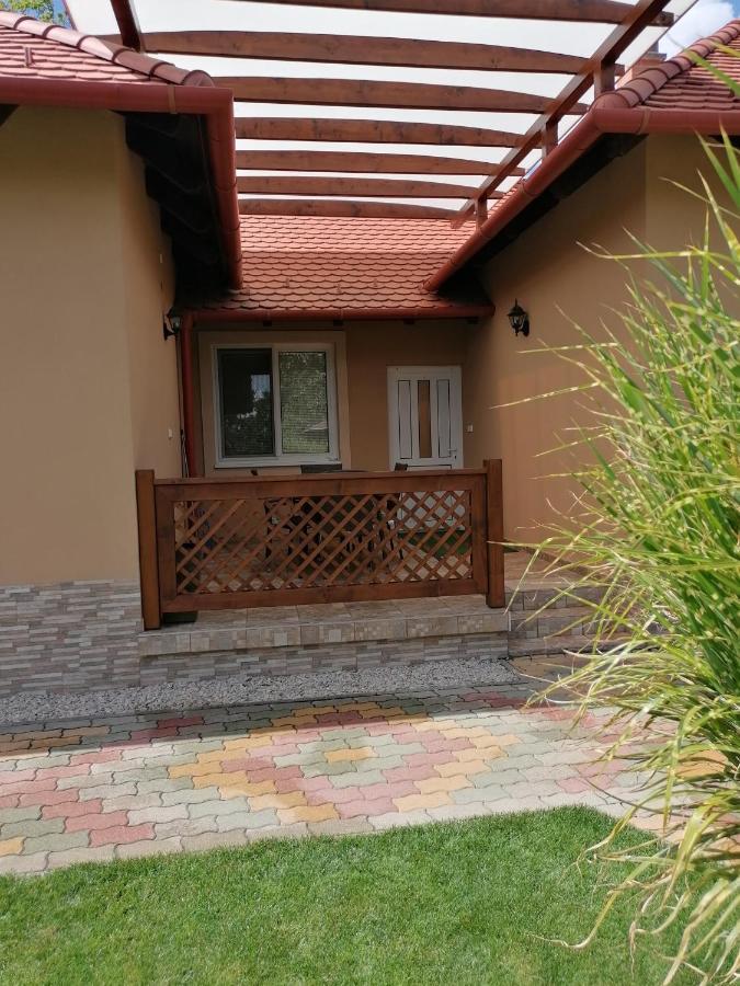 Kaktuszvirag Apartmanhaz Hajdúszoboszló Exterior foto