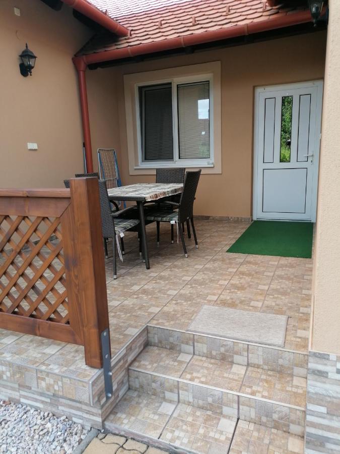 Kaktuszvirag Apartmanhaz Hajdúszoboszló Exterior foto